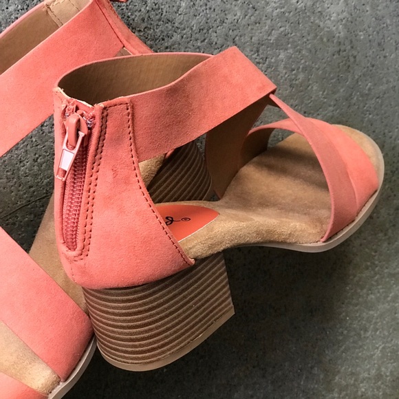 1 left! Qupid Coral Suede Low Block Heel Sandal 7 - Picture 7 of 8